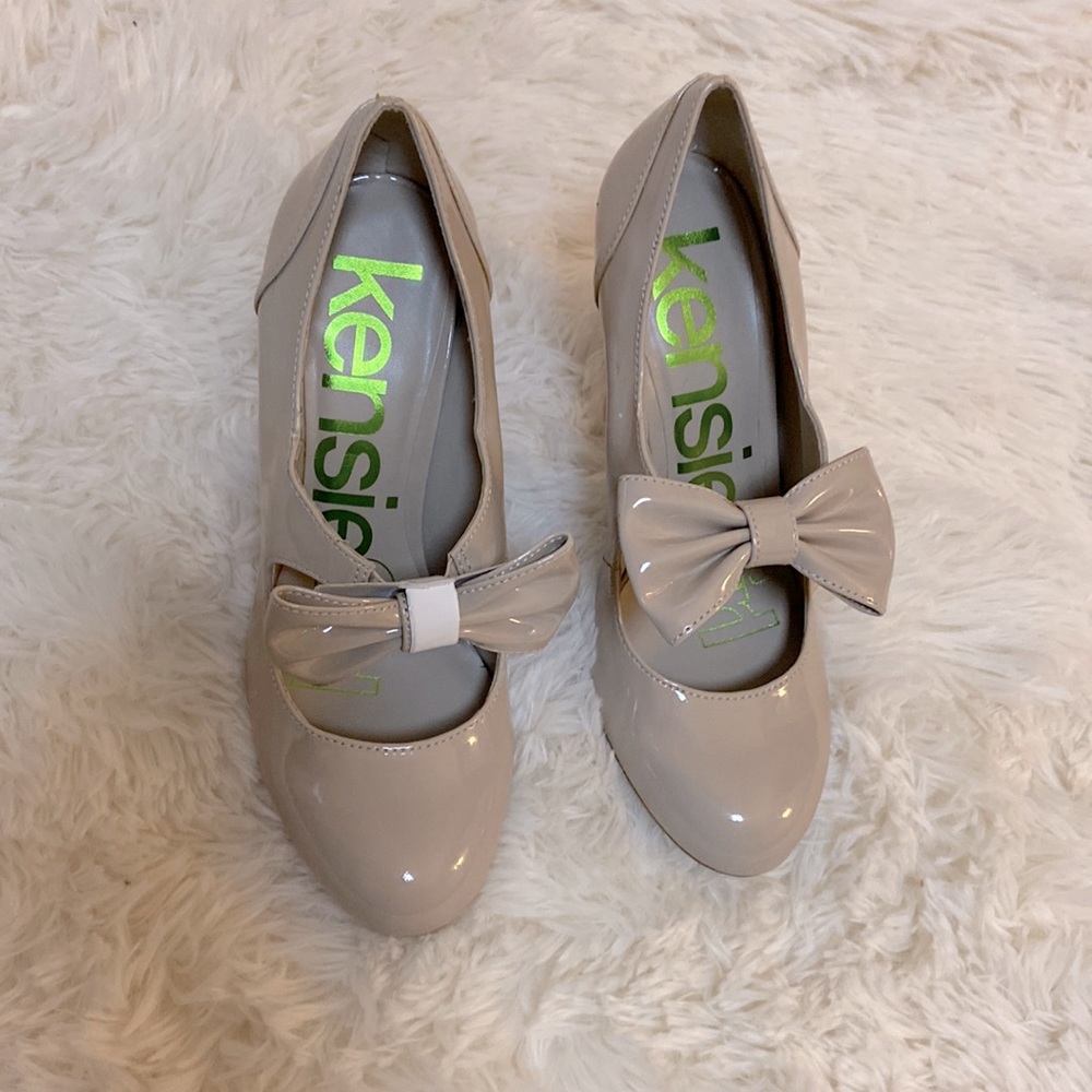 Nude Bow Pumps